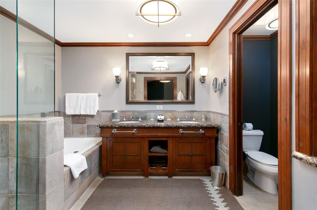 Luxury Condo - Four Seasons Resort | Bathroom