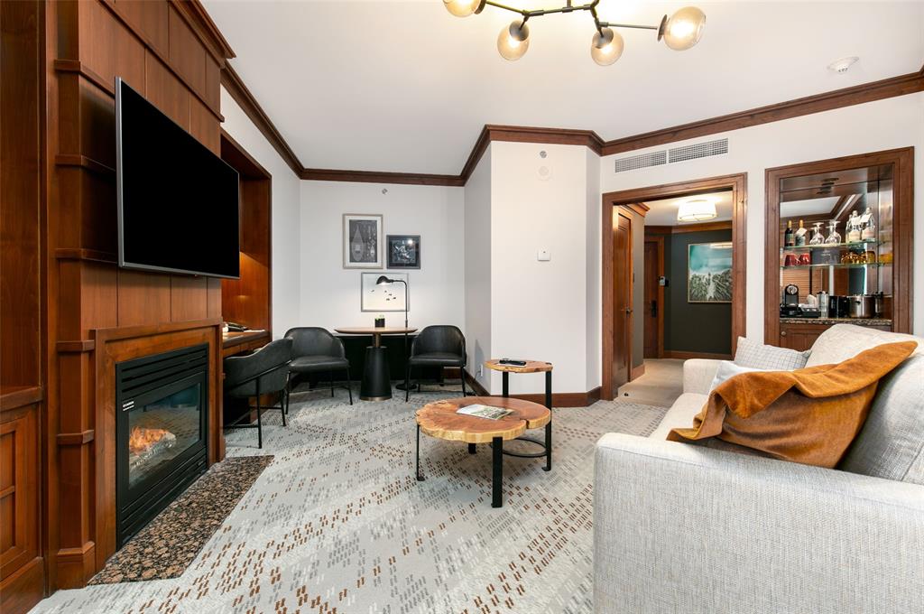 Luxury Condo - Four Seasons Resort | Living Room