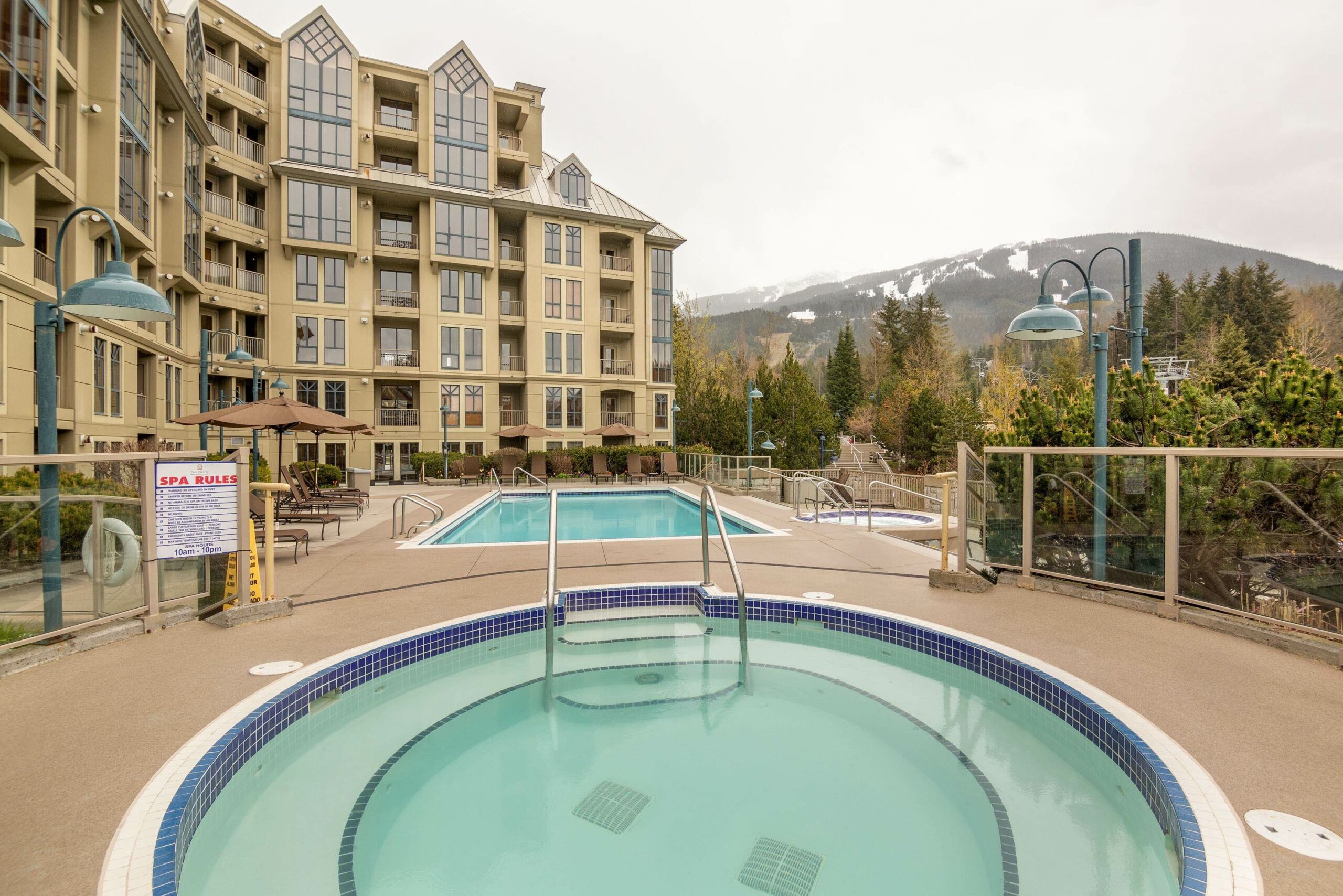 Pan Pacific Mountainside - Outdoor Pool & Hottubs