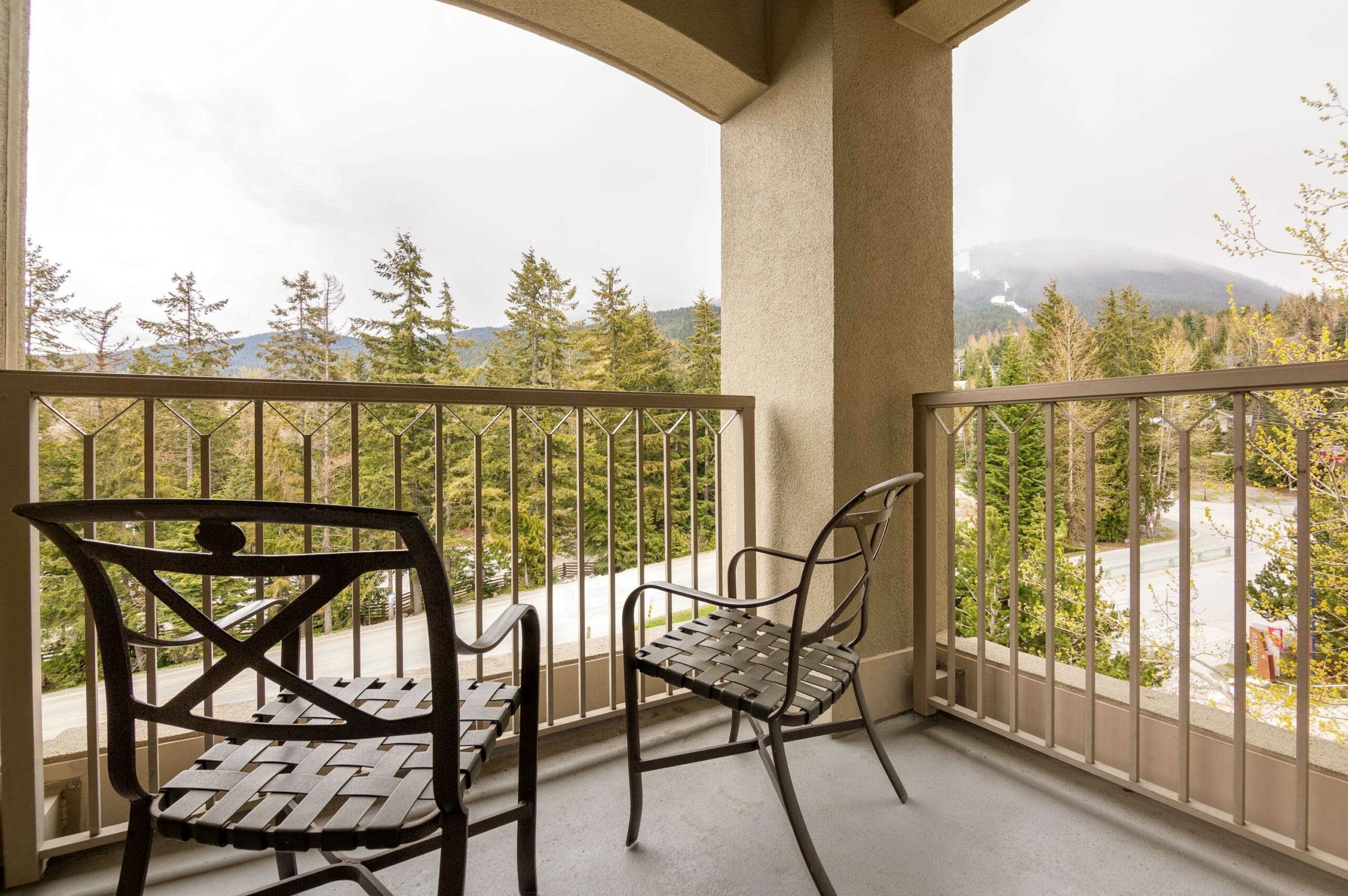 Pan Pacific Mountainside - Private Balcony